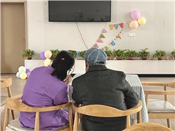 當你老到忘了世界，我該拿什么來愛你